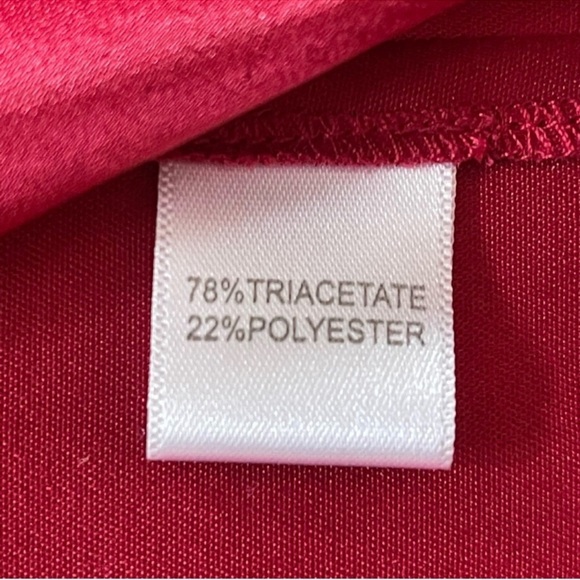 St. John Satin Plunge V Neck Top With Slit Cropped Sleeve Cherry Red Size Small - Picture 8 of 11